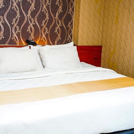 Jle'S Hotel Manado Luaran gambar